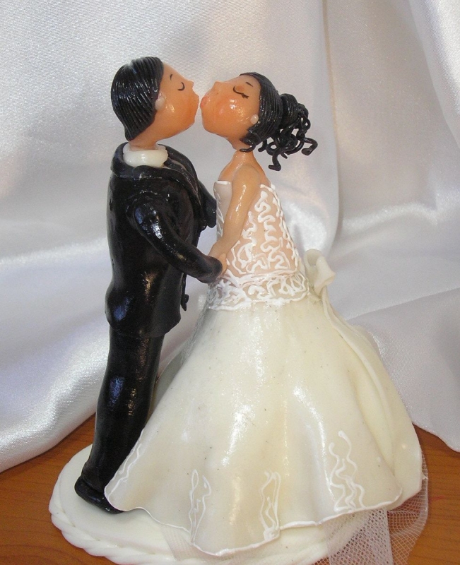 novios torta  beso 